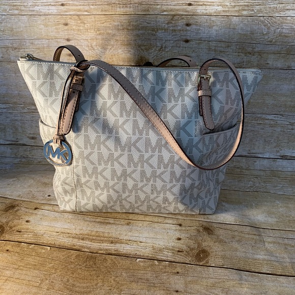 Michael Kors Handbags - Michael Kors Signature Tote Purse White Tan EUC